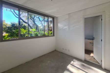 Suíte 1 de apartamento à venda com 2 quartos, 120m² em Vila Madalena, São Paulo