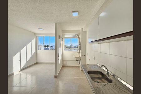 Apartamento à venda com 42m², 2 quartos e 1 vaga Apartamento à venda com 42m², 2 quartos e 1 vagaCozinha e Área de Serviço