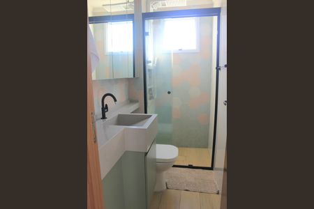 Banheiro  de apartamento para alugar com 2 quartos, 45m² em Vila Galvão, Guarulhos