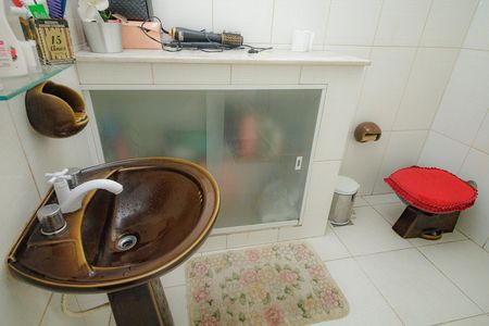 Casa à venda com 210m², 3 quartos e 2 vagas Casa à venda com 210m², 3 quartos e 2 vagasBanheiro 3