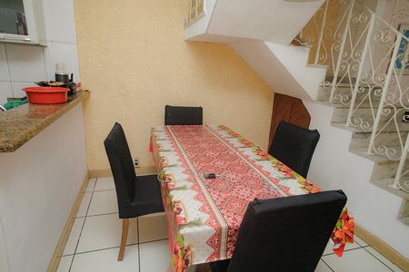 Casa à venda com 210m², 3 quartos e 2 vagas Casa à venda com 210m², 3 quartos e 2 vagasCopa
