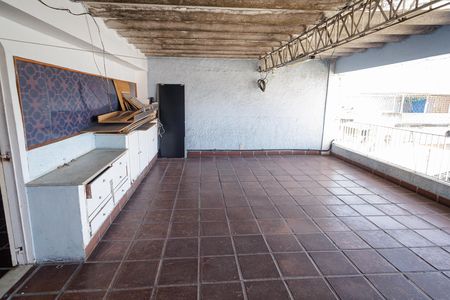 Casa à venda com 210m², 3 quartos e 2 vagas Casa à venda com 210m², 3 quartos e 2 vagasTerraço