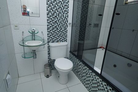 Casa à venda com 210m², 3 quartos e 2 vagas Casa à venda com 210m², 3 quartos e 2 vagasBanheiro da Suíte