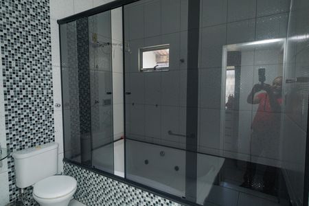 Casa à venda com 210m², 3 quartos e 2 vagas Casa à venda com 210m², 3 quartos e 2 vagasBanheiro da Suíte