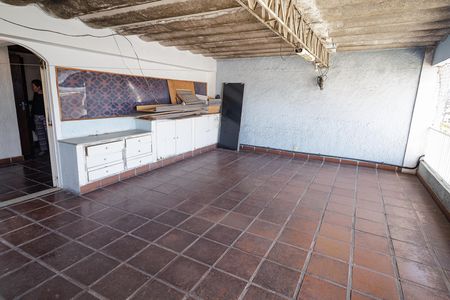 Casa à venda com 210m², 3 quartos e 2 vagas Casa à venda com 210m², 3 quartos e 2 vagasTerraço