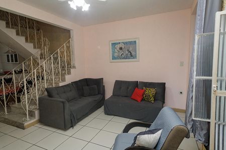 Casa à venda com 210m², 3 quartos e 2 vagas Casa à venda com 210m², 3 quartos e 2 vagasSala