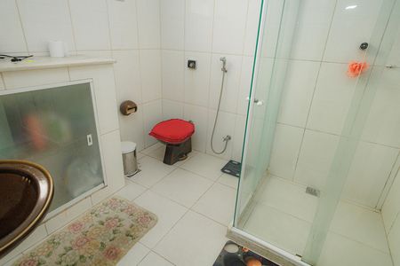 Casa à venda com 210m², 3 quartos e 2 vagas Casa à venda com 210m², 3 quartos e 2 vagasBanheiro 3