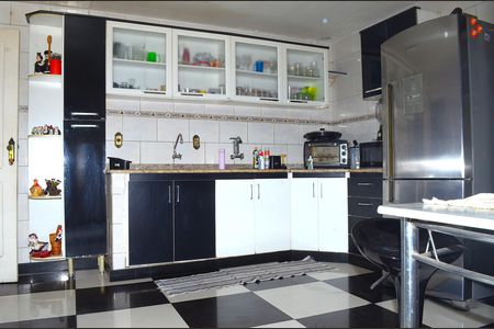 Casa para alugar com 148m², 2 quartos e 2 vagasCozinha