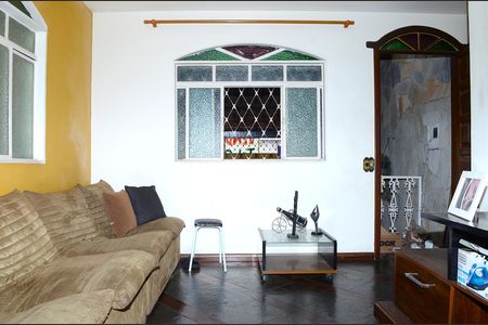 Sala de casa para alugar com 2 quartos, 148m² em São Gabriel, Belo Horizonte