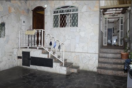 Casa para alugar com 148m², 2 quartos e 2 vagasFachada