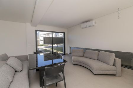 Casa de condomínio à venda com 208m², 3 quartos e 2 vagasSala