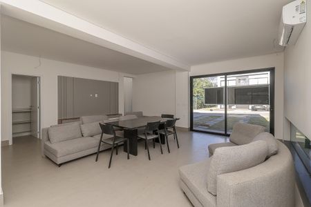 Casa de condomínio à venda com 208m², 3 quartos e 2 vagasSala