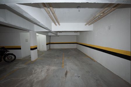 Garagem de apartamento à venda com 3 quartos, 190m² em Barreiro, Belo Horizonte