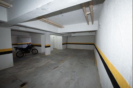 Garagem de apartamento à venda com 3 quartos, 190m² em Barreiro, Belo Horizonte