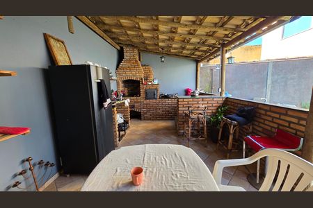 Casa à venda com 121m², 3 quartos e 2 vagas Casa à venda com 121m², 3 quartos e 2 vagasChurrasqueira