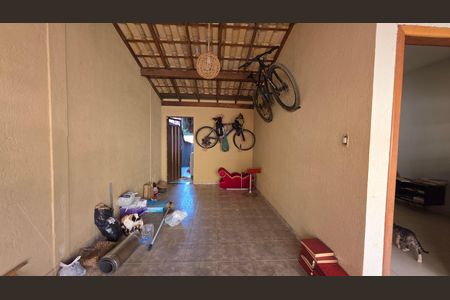 Garagem  de casa à venda com 3 quartos, 121m² em Novo Santos Dumont, Lagoa Santa