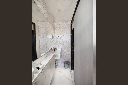 Casa à venda com 130m², 2 quartos e 1 vaga Casa à venda com 130m², 2 quartos e 1 vagaBanheiro