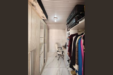 Casa à venda com 130m², 2 quartos e 1 vaga Casa à venda com 130m², 2 quartos e 1 vagaCloset do Quarto 2