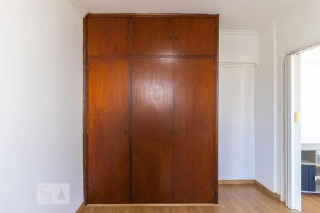 Quarto de apartamento à venda com 1 quarto, 49m² em Cambuí, Campinas
