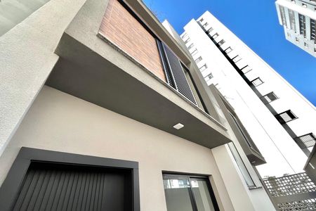 Casa de condomínio à venda com 137m², 3 quartos e 2 vagas Casa de condomínio à venda com 137m², 3 quartos e 2 vagasFachada da Casa