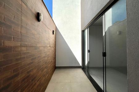 Casa de condomínio à venda com 137m², 3 quartos e 2 vagas Casa de condomínio à venda com 137m², 3 quartos e 2 vagasVaranda