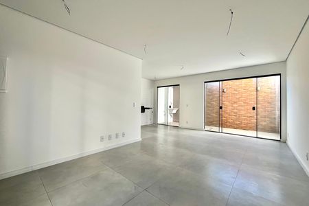 Casa de condomínio à venda com 137m², 3 quartos e 2 vagas Casa de condomínio à venda com 137m², 3 quartos e 2 vagasSala