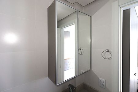 Banheiro de kitnet/studio para alugar com 1 quarto, 24m² em Independência, Porto Alegre