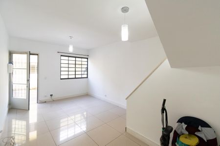 Sala de casa de condomínio para alugar com 2 quartos, 60m² em Vila Campestre, São Paulo