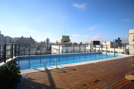 Área comum - Piscina de kitnet/studio para alugar com 0 quarto, 30m² em Independência, Porto Alegre