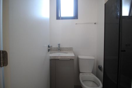 Banheiro de kitnet/studio para alugar com 0 quarto, 30m² em Independência, Porto Alegre