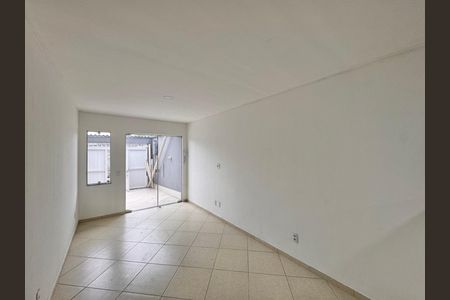 Sala de casa de condomínio para alugar com 2 quartos, 88m² em Vargem Grande, Rio de Janeiro