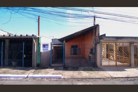 Casa à venda com 50m², 2 quartos e 1 vaga Casa à venda com 50m², 2 quartos e 1 vagaFachada