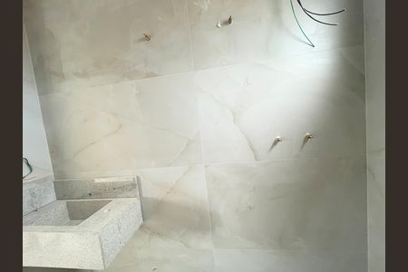 Banheiro social de apartamento à venda com 2 quartos, 51m² em Indaiá, Belo Horizonte