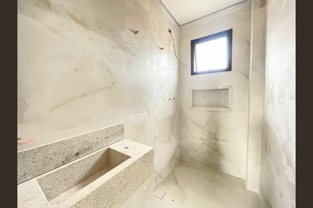 Banheiro social de apartamento à venda com 2 quartos, 51m² em Indaiá, Belo Horizonte