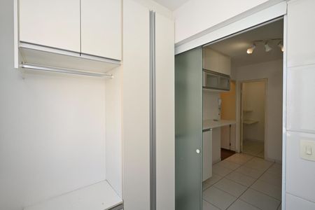 Apartamento à venda com 67m², 2 quartos e 1 vagaÁrea de Serviço 