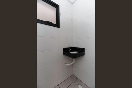 Banheiro social de apartamento para alugar com 2 quartos, 46m² em Parada Inglesa, São Paulo