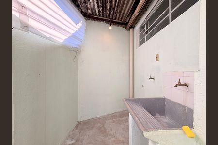 Casa para alugar com 30m², 2 quartos e 1 vagaÁrea de Serviço