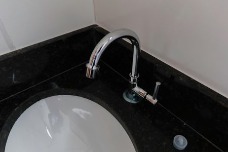 Banheiro da suíte de apartamento para alugar com 2 quartos, 45m² em Parada Inglesa, São Paulo