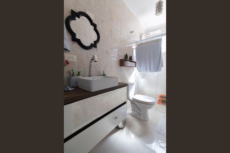 Casa à venda com 300m², 6 quartos e 2 vagas Casa à venda com 300m², 6 quartos e 2 vagasCasa 1 Banheiro