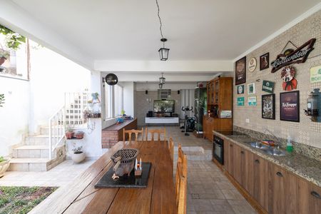 Casa à venda com 300m², 6 quartos e 2 vagas Casa à venda com 300m², 6 quartos e 2 vagasCasa 2 Área Gourmet
