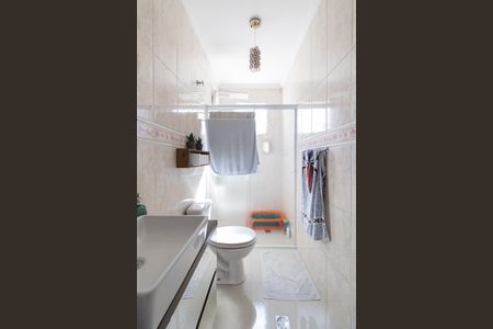 Casa à venda com 300m², 6 quartos e 2 vagas Casa à venda com 300m², 6 quartos e 2 vagasCasa 1 Banheiro