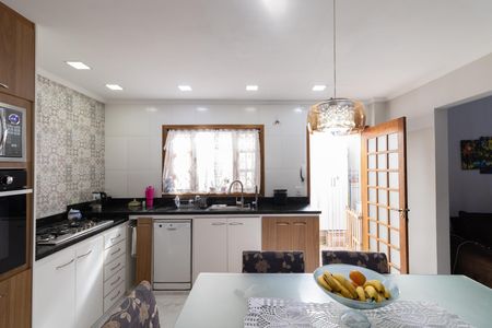 Casa à venda com 300m², 6 quartos e 2 vagas Casa à venda com 300m², 6 quartos e 2 vagasCasa 2 Sala e Cozinha