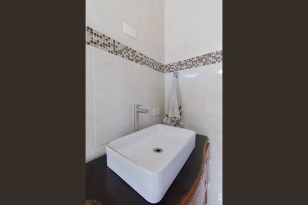 Casa à venda com 300m², 6 quartos e 2 vagas Casa à venda com 300m², 6 quartos e 2 vagasCasa 1 Banheiro Suíte