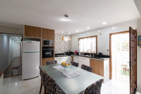Casa à venda com 300m², 6 quartos e 2 vagas Casa à venda com 300m², 6 quartos e 2 vagasCasa 2 Sala e Cozinha