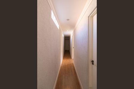 Casa à venda com 300m², 6 quartos e 2 vagas Casa à venda com 300m², 6 quartos e 2 vagasCasa 1 Corredor