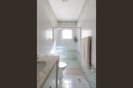 Casa à venda com 300m², 6 quartos e 2 vagas Casa à venda com 300m², 6 quartos e 2 vagasCasa 2 Banheiro
