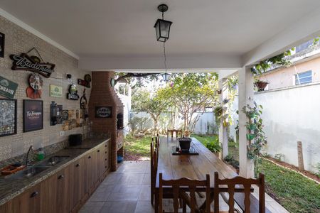 Casa à venda com 300m², 6 quartos e 2 vagas Casa à venda com 300m², 6 quartos e 2 vagasCasa 2 Área Gourmet