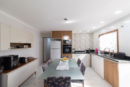 Casa à venda com 300m², 6 quartos e 2 vagas Casa à venda com 300m², 6 quartos e 2 vagasCasa 2 Sala e Cozinha