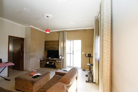 Sala de casa à venda com 6 quartos, 190m² em Vista Alegre, Belo Horizonte