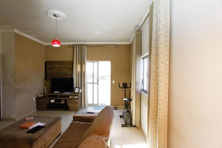 Casa à venda com 190m², 6 quartos e 5 vagasSala
